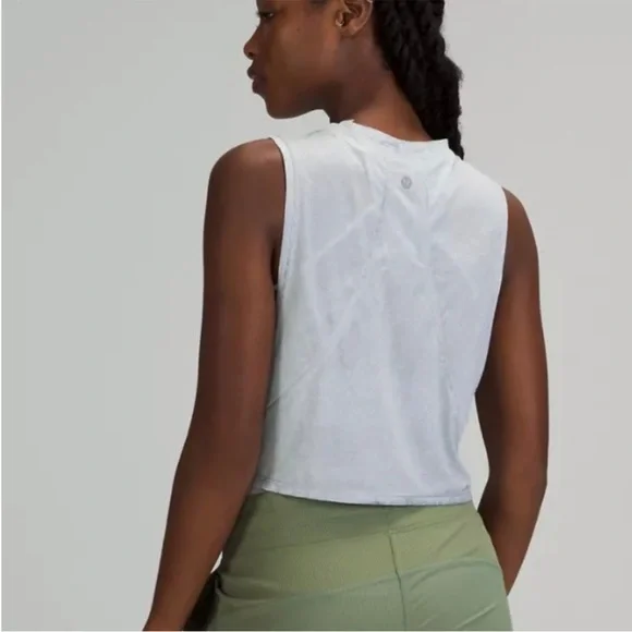 Lululemon NWOT Muscle Love Crop Tank Tough Grey Size 6 - Picture 9 of 9